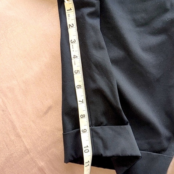 GAP Black Twill Downtown City Shorts Cuffs 11” Inseam Flat Front Belt Loops Sz 6 - Picture 11 of 12